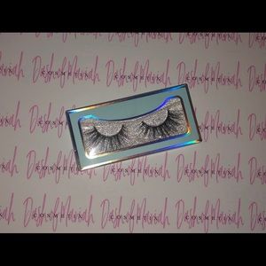 1 pair of mink eyelashes $8.99